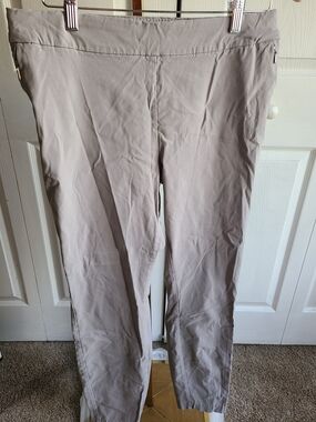 Slim-Fit Women's Skinny Pants in Light Taupe